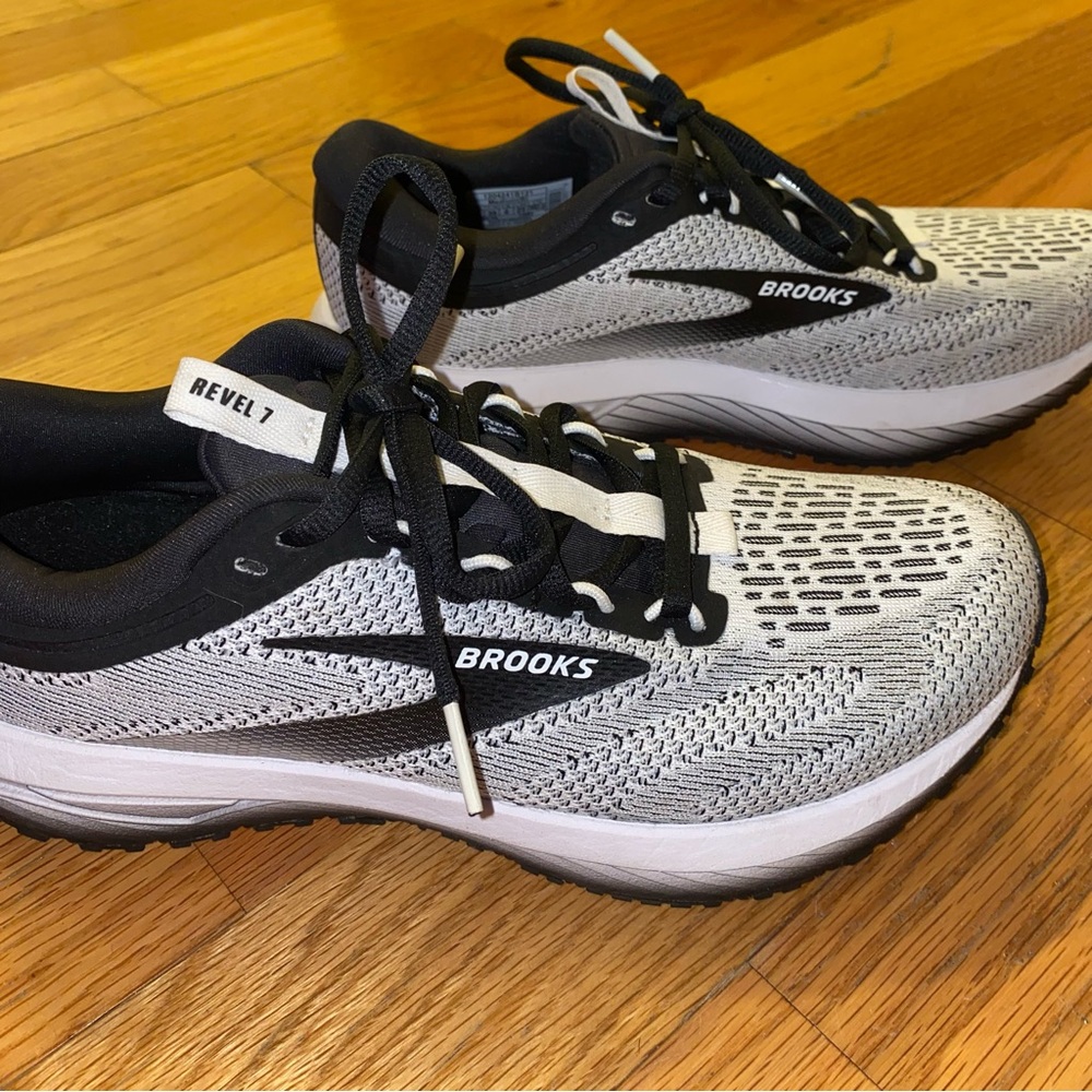 Brooks Revel 7 Running Shoes Women’s Size 8 - low miles!